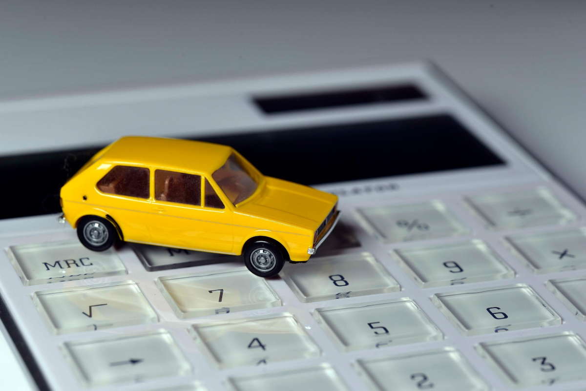 Lassen Sie den Wert Ihres Fahrzeugs professionell ermitteln! Unsere Dienstleistung bietet Ihnen ein präzises Wertgutachten für Ihr Auto, unterstützt durch Expertenanalysen und genaue Berechnungen.